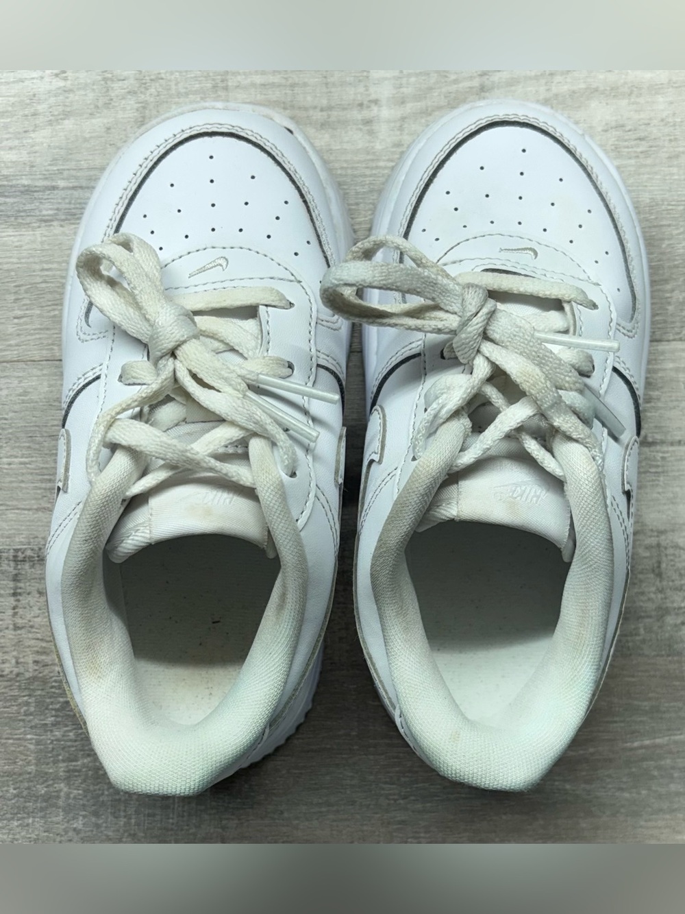 Nike AF1 Kids White Low-Top Lace-Up Sneakers - Picture 6 of 6